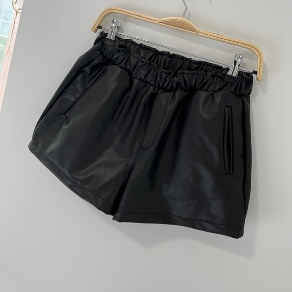Forever 21 Black Faux Leather Shorts Size Small - Picture 5 of 6